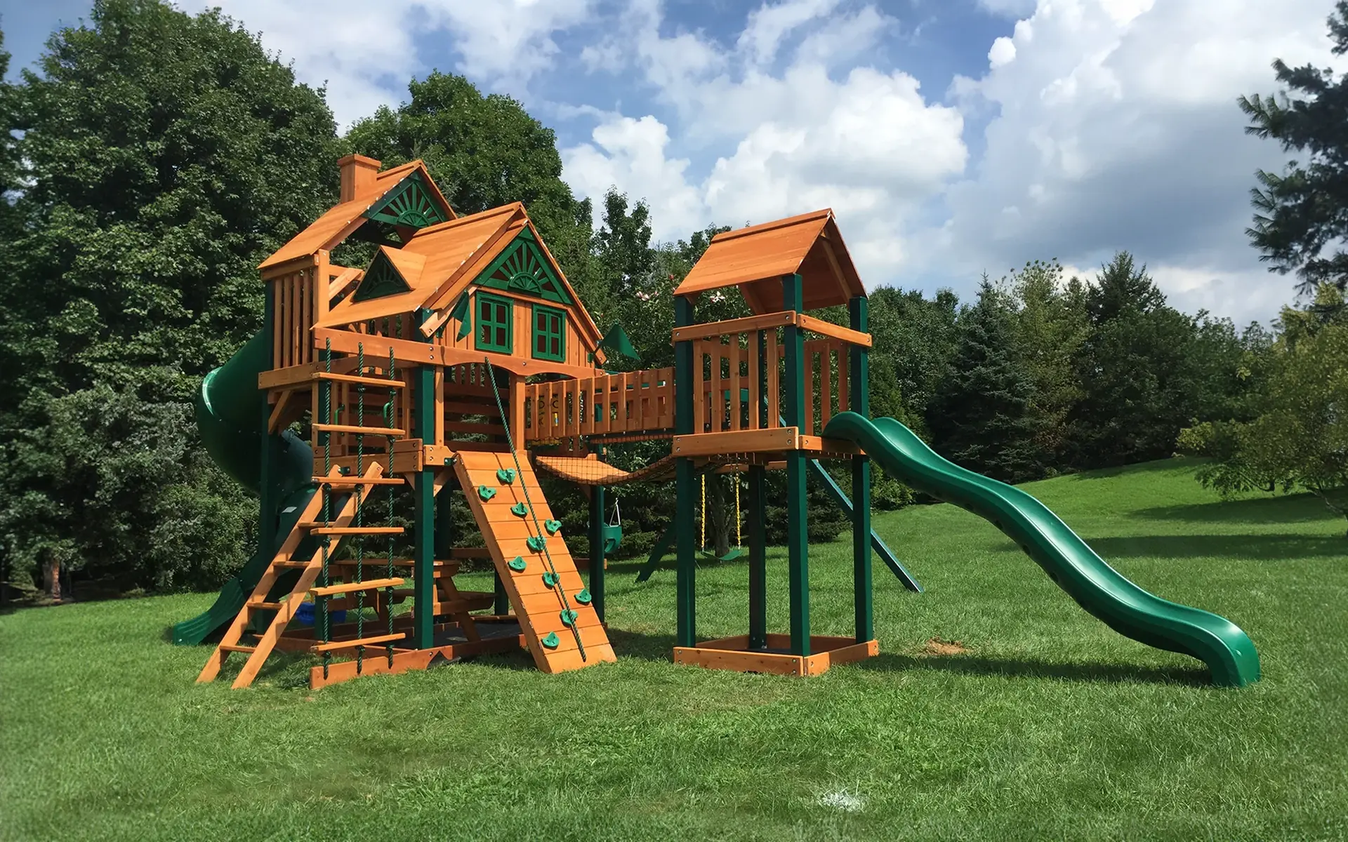 How to Choose Residential Playsets - Innovative Sport Surfacing